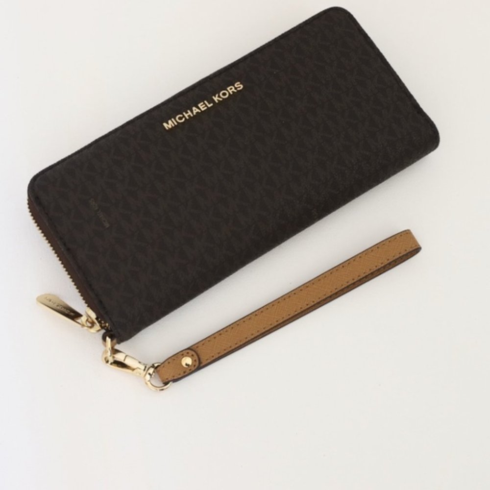 Brand NEW Micheal Kors Wallet